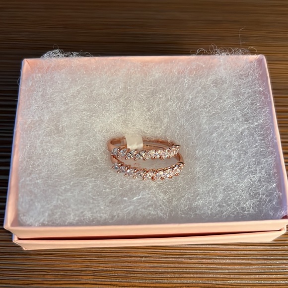 Stunning diamond cubic zirconia band set on rose gold plating! - Picture 3 of 4